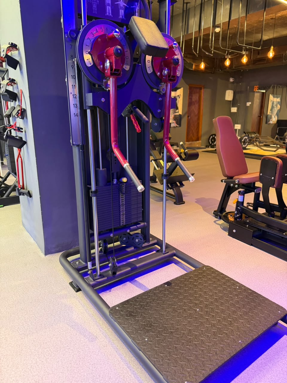 Bullrock preacher curl machine
