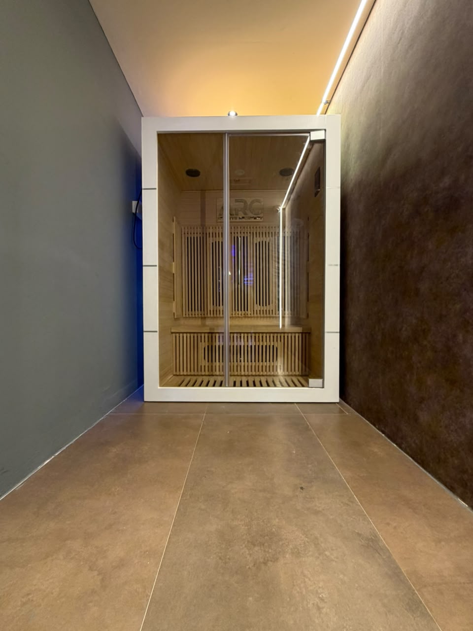 Infrared sauna cabin in the ELIXIR RECOVERY wing